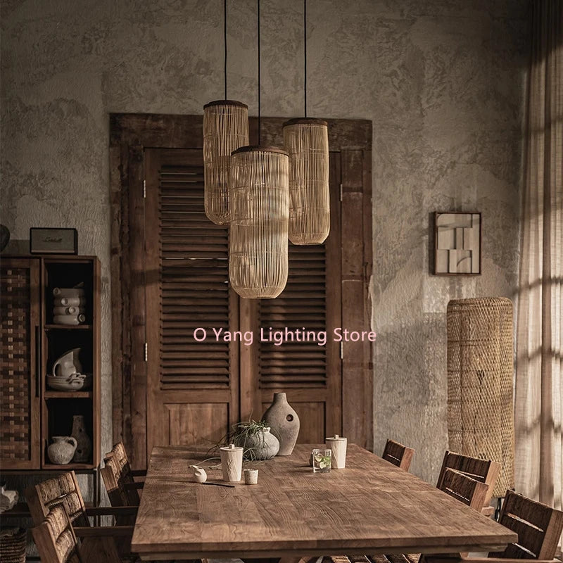 Suspension lumineuse raphia tressé rustique noir beige salon boho chic