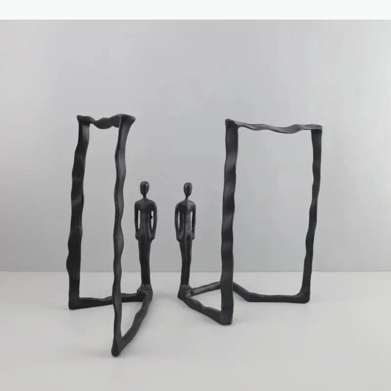 décoration moderne statue mannequin noir texture rugueuse support abstraction contemporaine minimalist esthétique