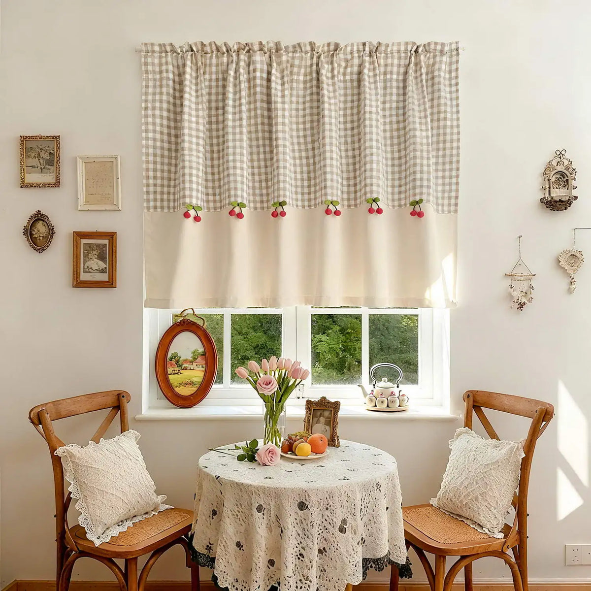 rideau fenêtre maison plaid carreaux cerises beige blanc opacité vintage rustique