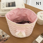 panier rangement blanc bleu rose vichy broderie vintage décoratif boucle ruban organisation jouets