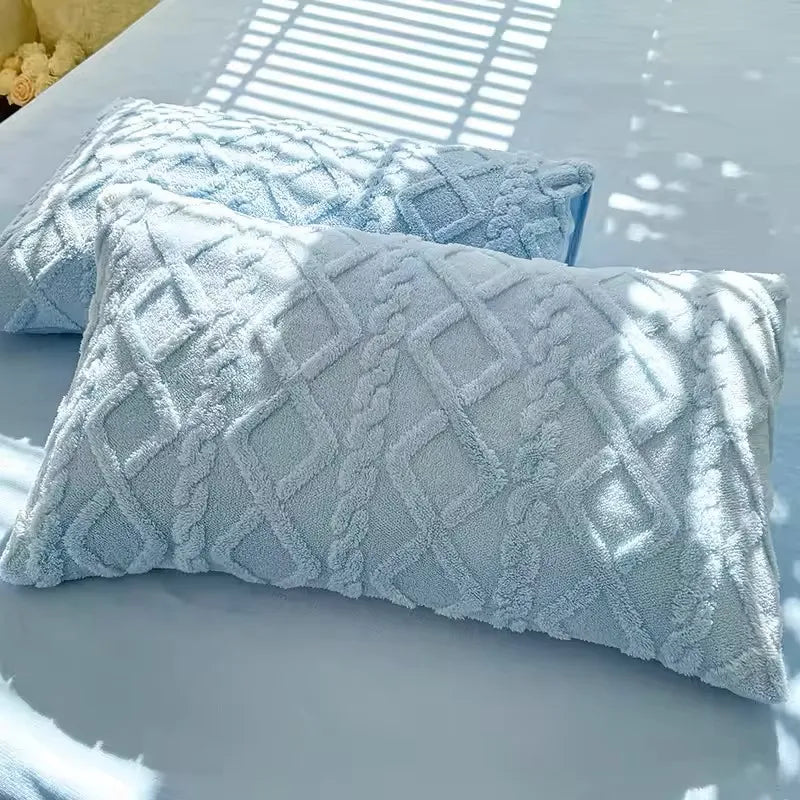 housse coussin décorative motif géométrique couleurs vives moderne blanche bleue orangée rosée lilas verte