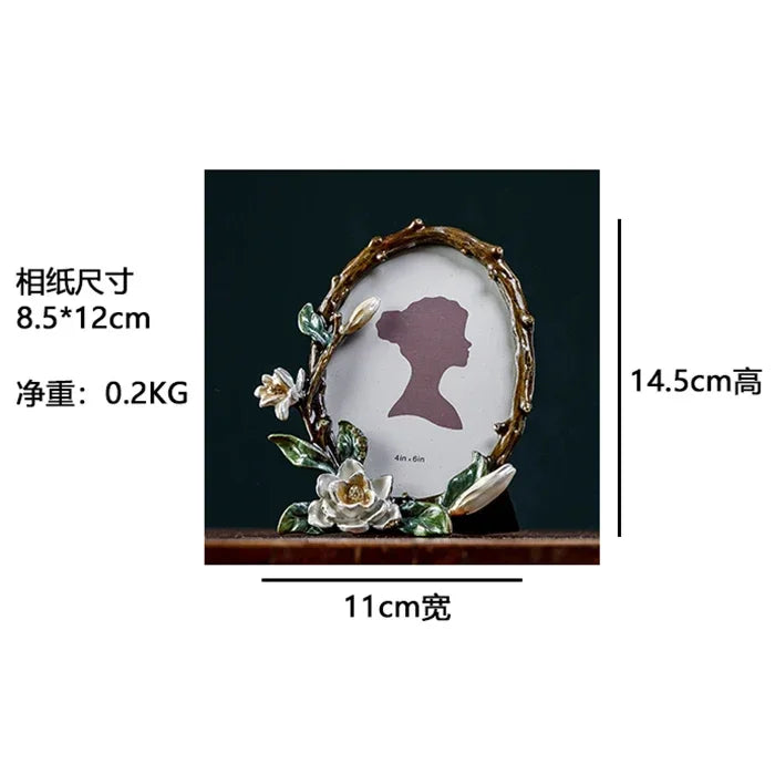 cadres photo vintage décoratifs fleurs magnolias roses boissons anciens livres