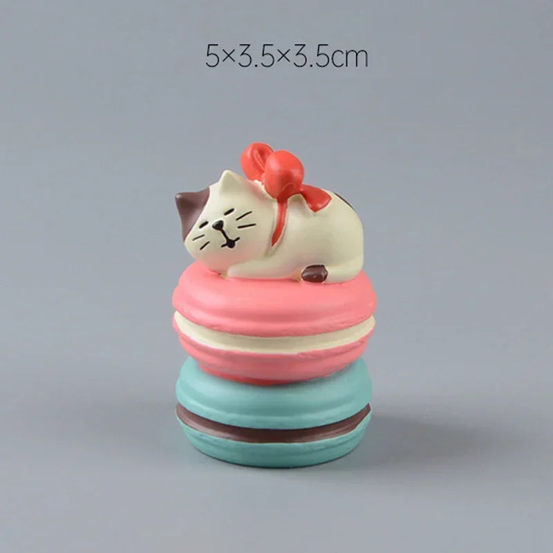 figurines chats cartoon résine blanc orange rose vert brun taches noeuds décoration maison poupées