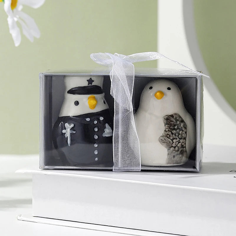 pots épices forme pingouins blanc noir jaune texture plumes décorative étoiles sapins mignon animalier