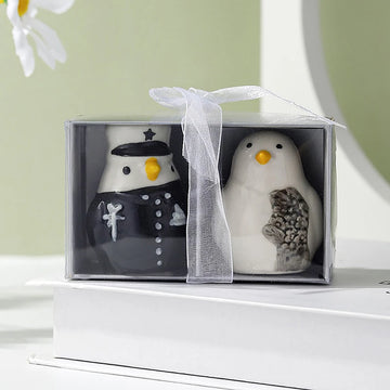 pots épices forme pingouins blanc noir jaune texture plumes décorative étoiles sapins mignon animalier