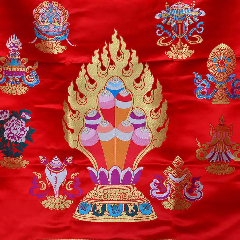 drapeau tibétain decoratif motifs bouddhistes rouge jaune franges multicolores opacite variable traditionnel