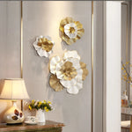 Reflets dorés de la décoration murale sous éclairage LED