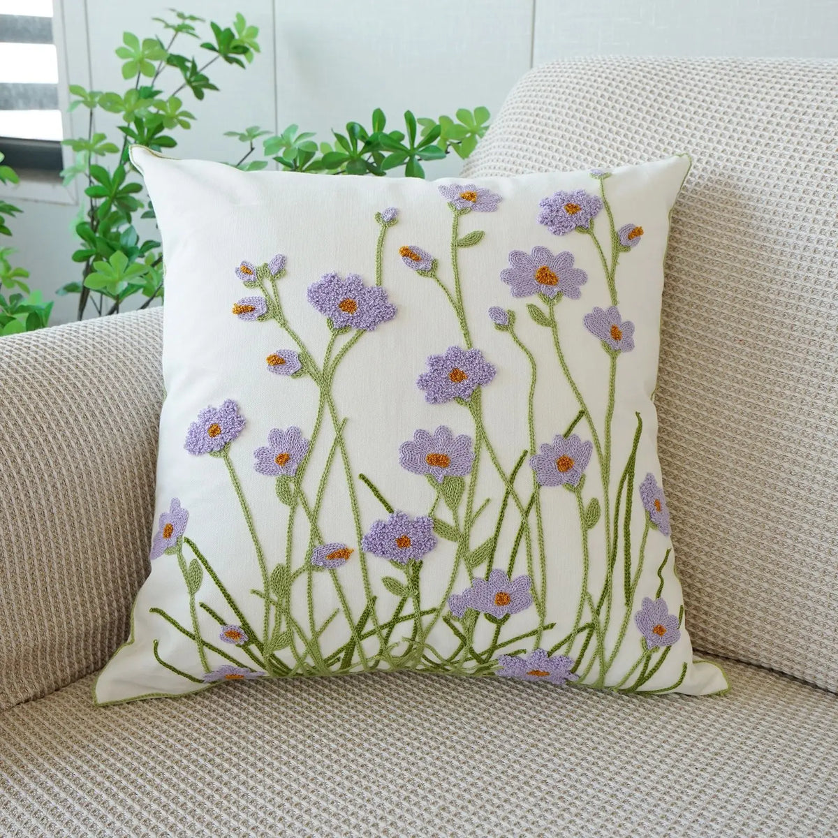 coussin blanc motif floral traditionnel décoration salon 45x45cm