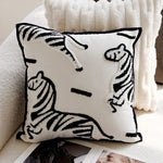housse coussin brodé chevaux stylisés moderne marron noir blanc 45x45cm polyester adhésif chambre maison
