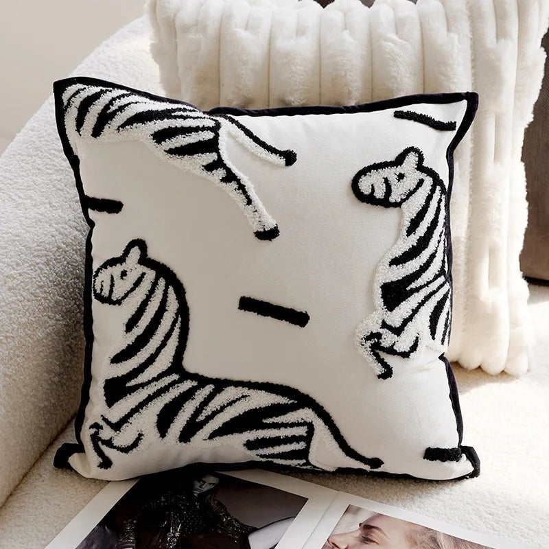 housse coussin brodé chevaux stylisés moderne marron noir blanc 45x45cm polyester adhésif chambre maison