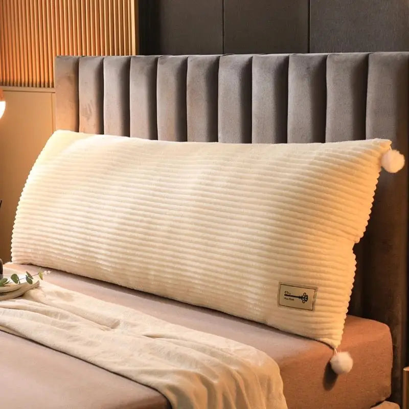 coussin tête lit gris rayures horizontales moderne fixé deux pompons blancs confortable coton polyester