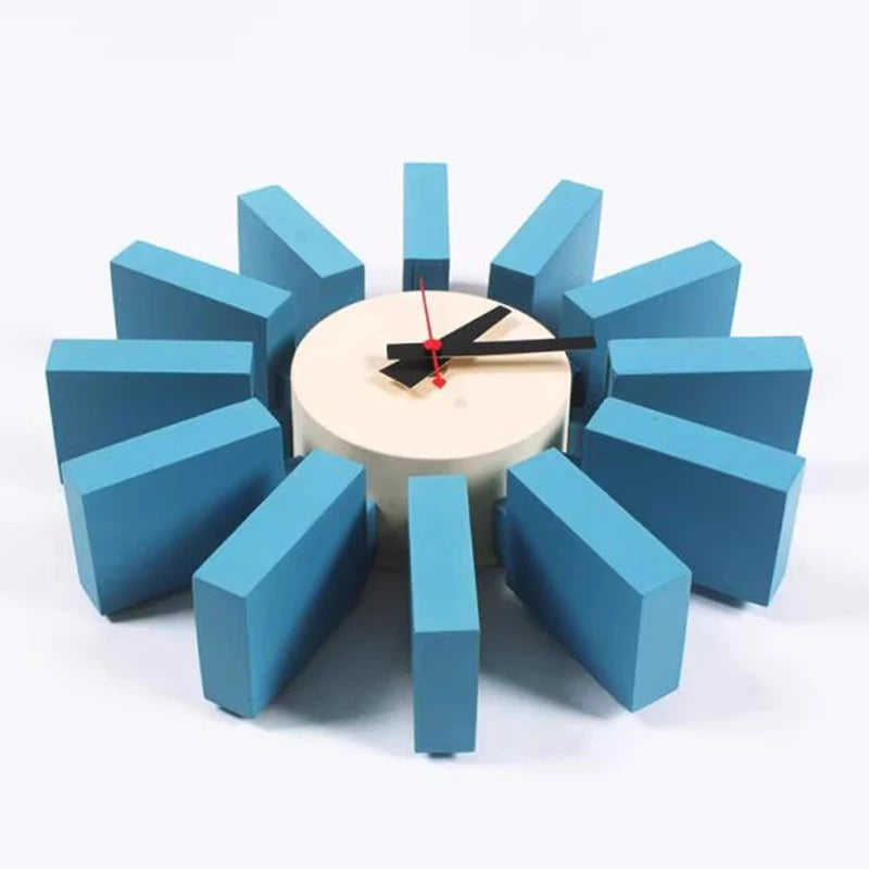 Horloge murale mid century bleu orange noir aiguilles rouge cadran blanc atomique époque