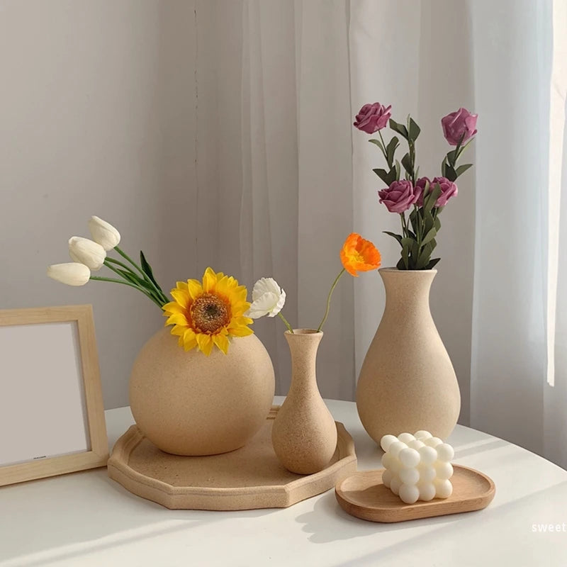 vase céramique beige rustique minimaliste plateau bois décoration intérieure
