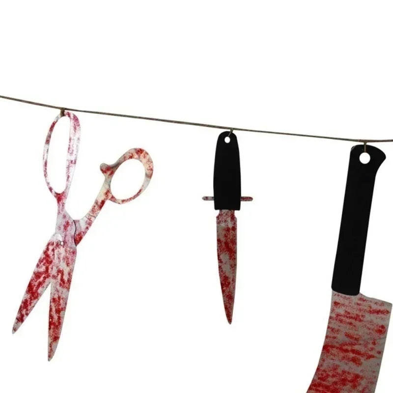 décoration halloween fanion sang rouge noir scies couteaux mains pieds clips festive