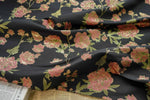 tissu polyester floral brodé pivoines élégant noir rose doré classique couture 150cm