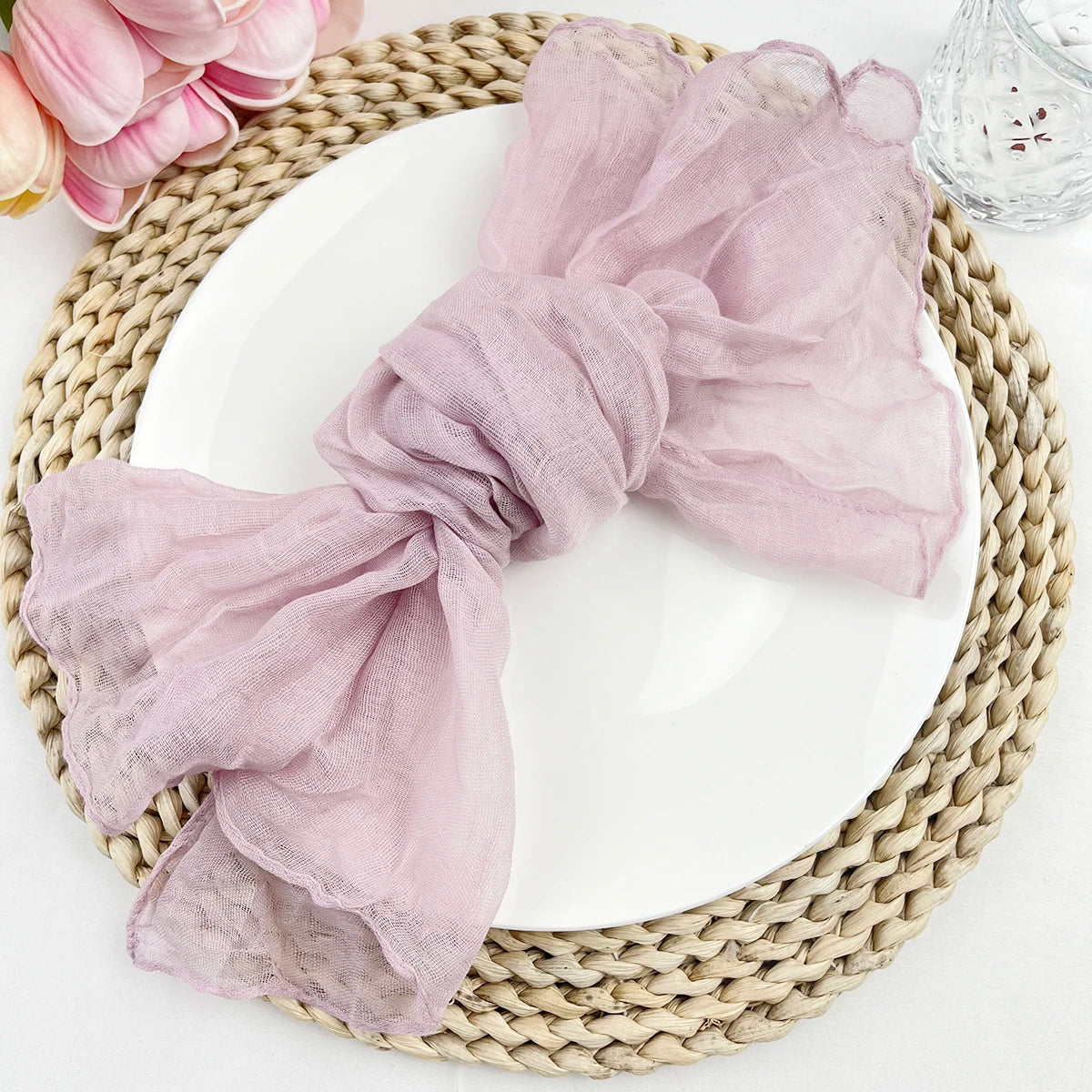 serviettes pliées polyester modernes violet beige bleu clair rouge vert élégantes légèrement ondulées 50x50cm