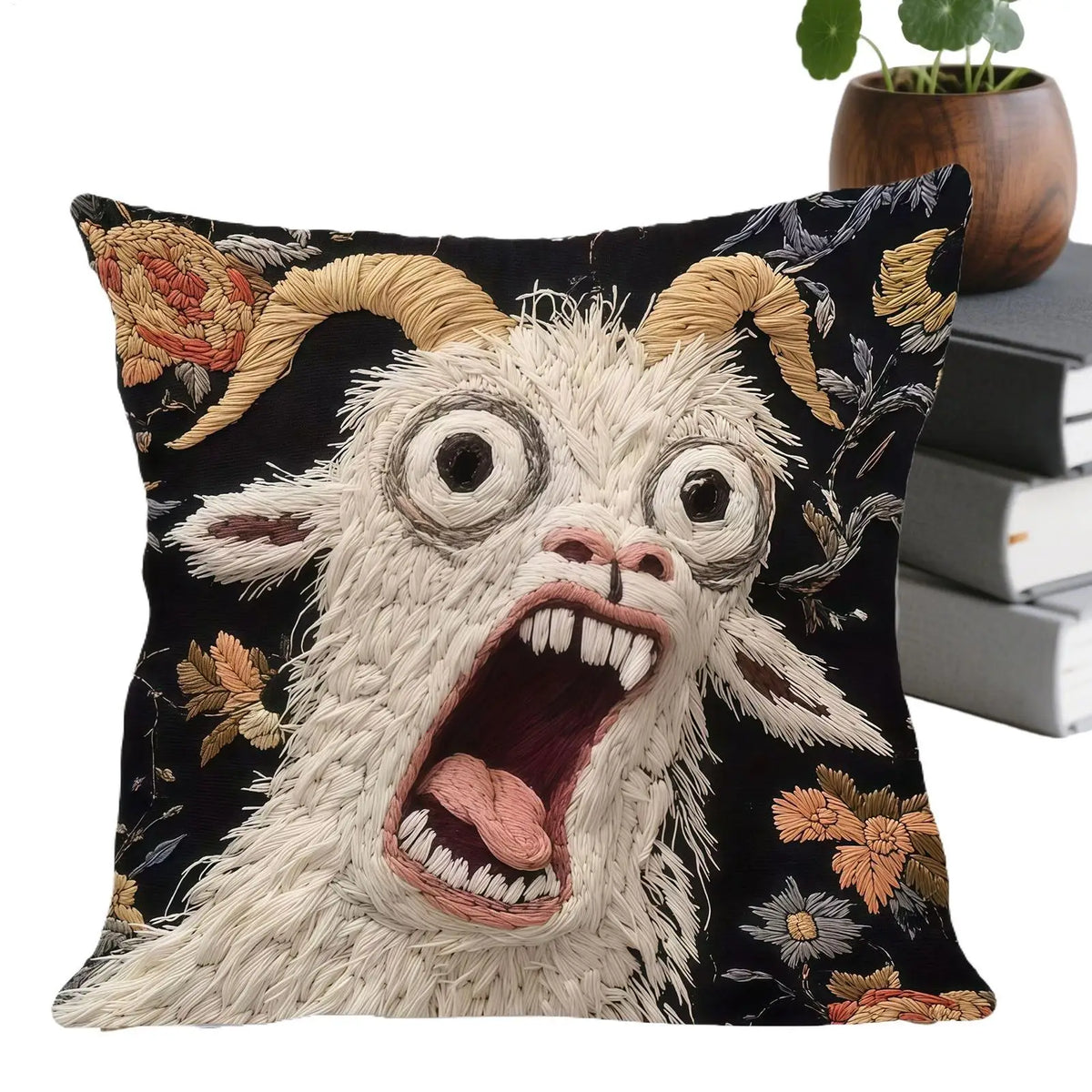 coussin illustration animal cornes yeux ouverts dents jaune noir maison salon chambre