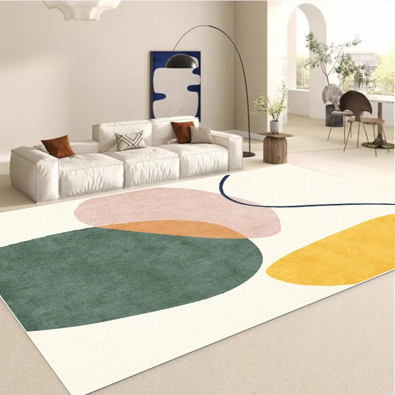 Un salon moderne et lumineux avec un canapé moelleux, une décoration murale abstraite et un tapis aux couleurs vives et géométriques qui apportent de la personnalité à l'espace.
