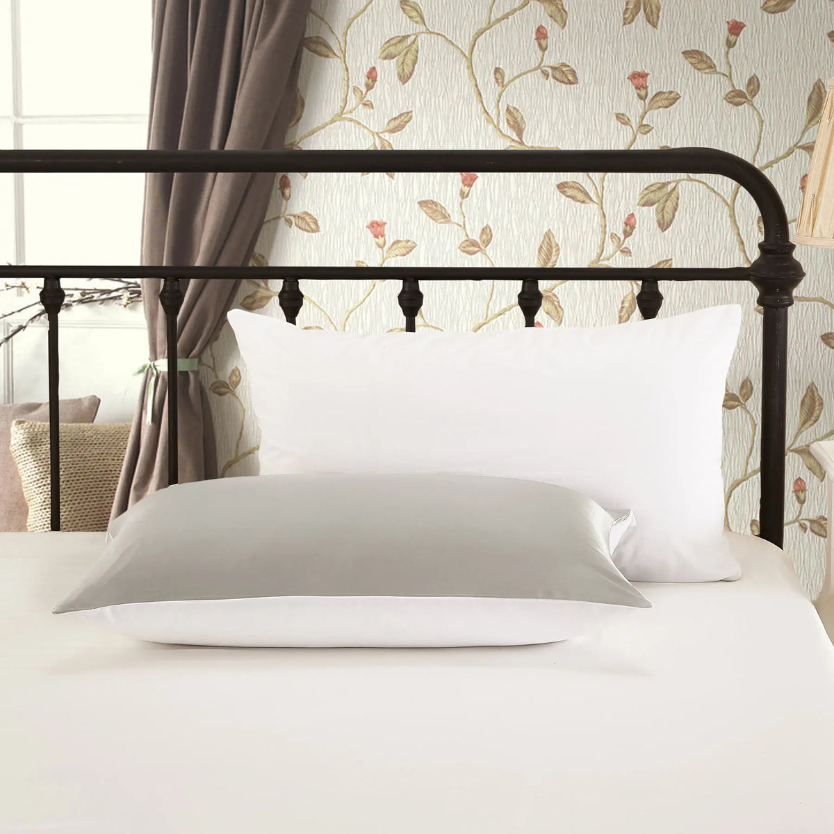 taies d'oreiller soie 100% gris clair texture lisse moderne respectueux environnement simple