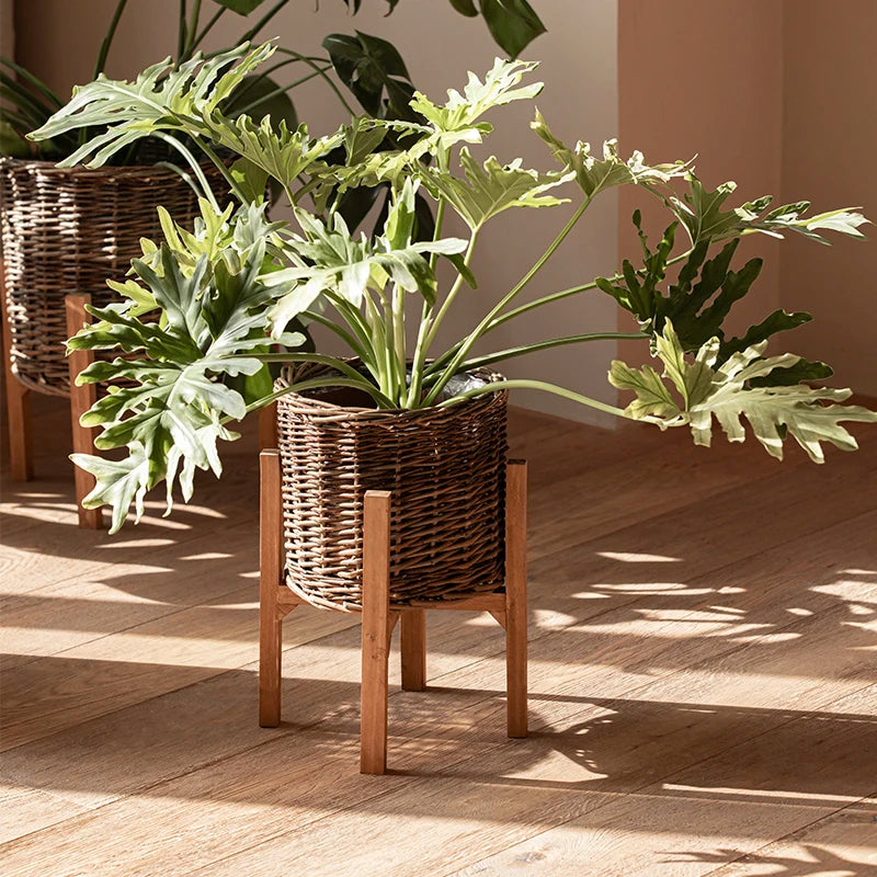 panier plantes tressé rotin marron clair brun foncé support bois intérieur extérieur salon balcon