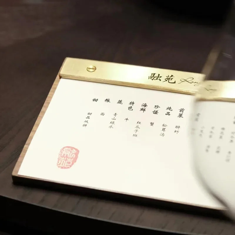 Set de table jaune clair pour présentation menu