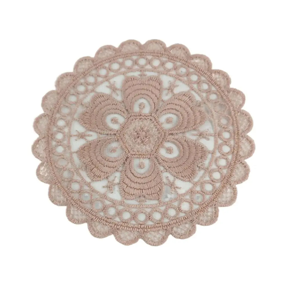serviettes table vintage brodées fleurs dentelées beige rose clair blanc romantique