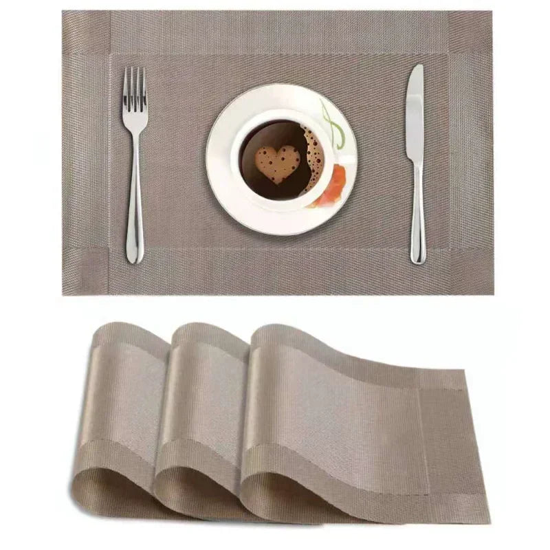 tapis table moderne rayures horizontales beige marron gris clair assiette cuillère couteau tasse
