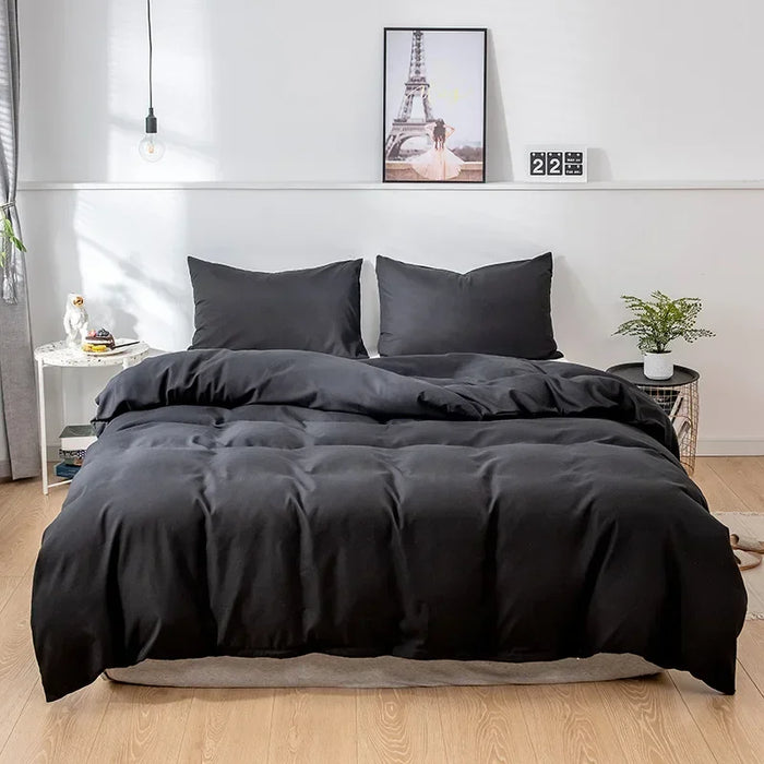 Housse de couette 220x240 uni moderne en polyester sur un lit