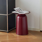 table basse moderne minimaliste rouge noir bleu métal aspect texturé salon table basse