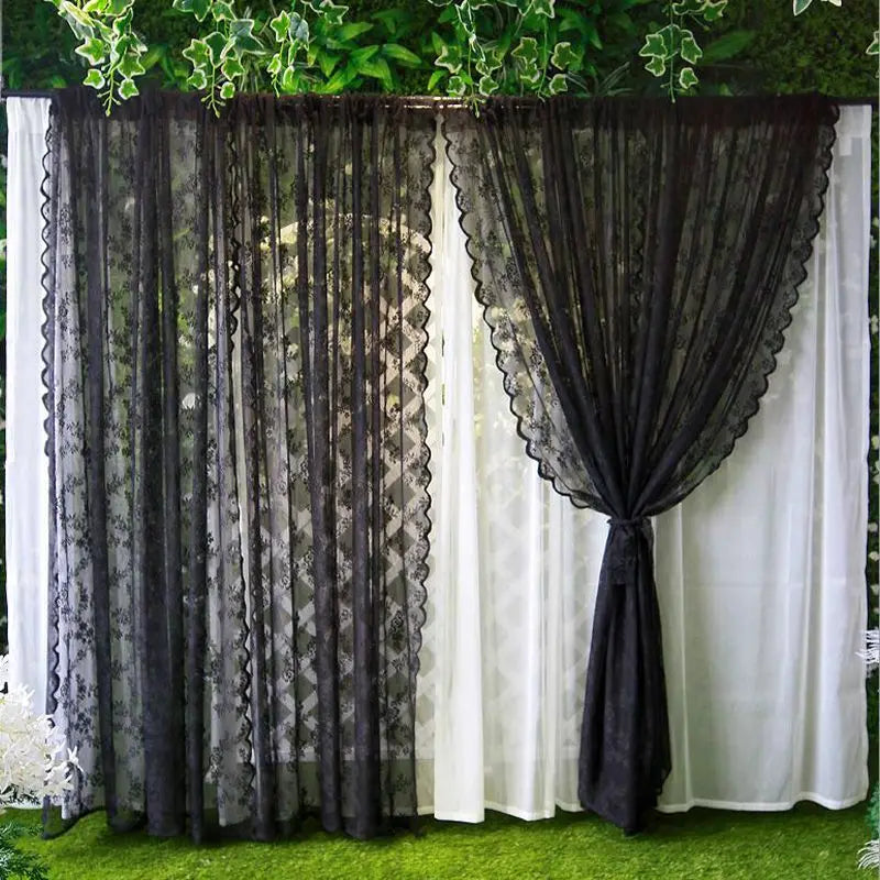 rideaux semi transparents dentelle motif floral blanc noir filtration lumière salon panneauextérieur