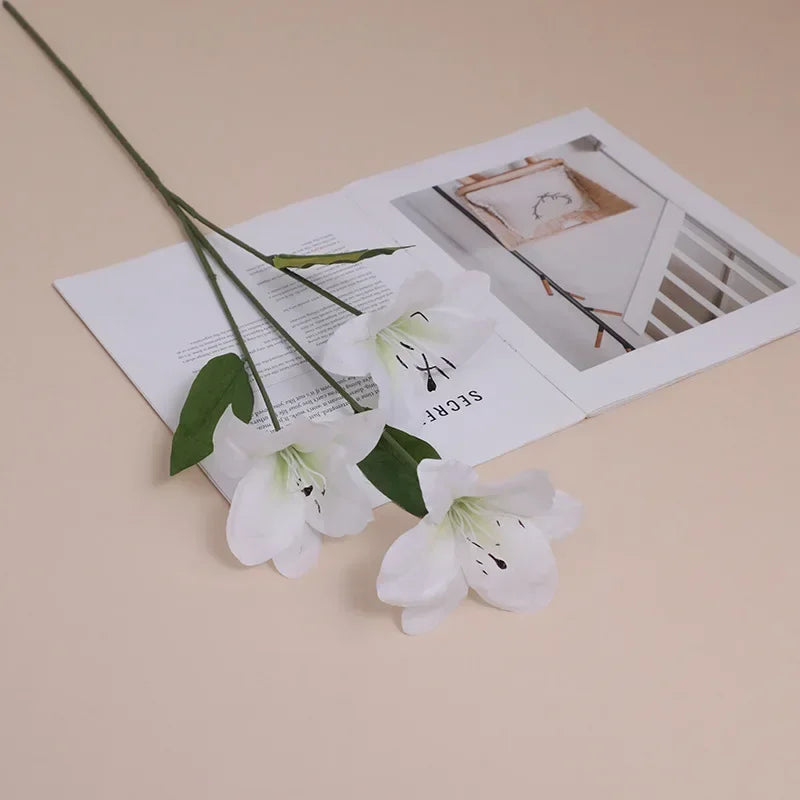 fleurs artificielles lys violet rose blanc décoration moderne mariage intérieur anniversaire baby shower