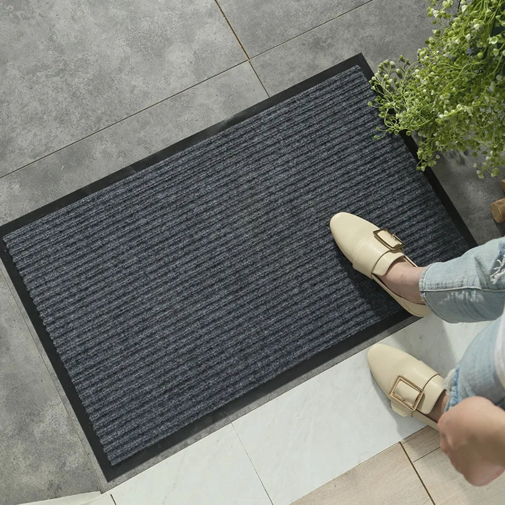 tapis sol antidérapant gris marron noir texturé stries verticales moderne minimaliste PVC non slip
