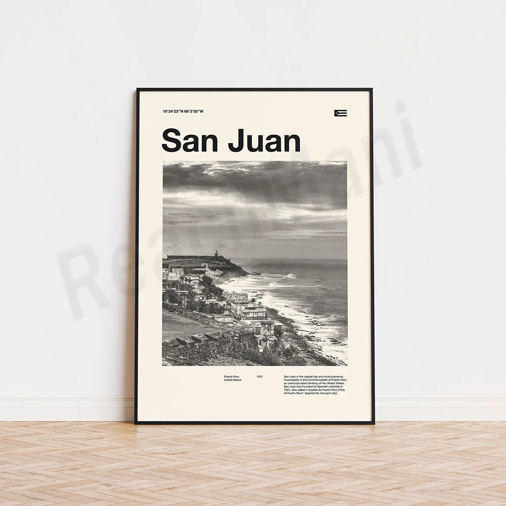 L'image représente un paysage côtier de San Juan, avec une ville construite sur des falaises surplombant la mer.