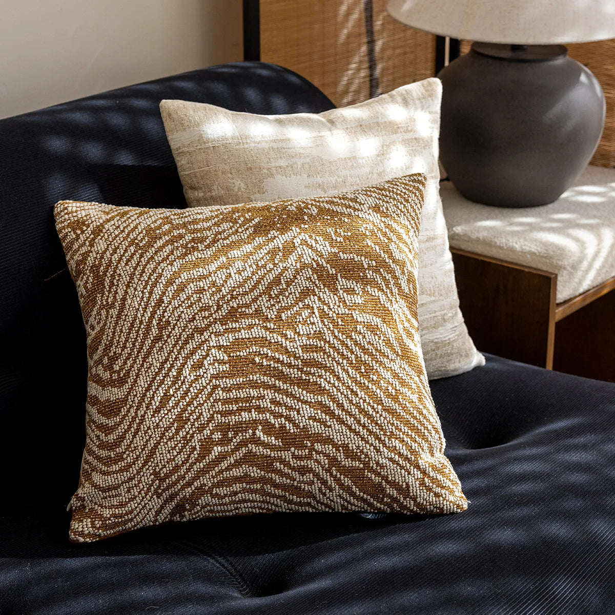 taie d'oreiller carrée jacquard géométrique beige marron contemporaine opaques décoration maison voitures polyester 45x45cm