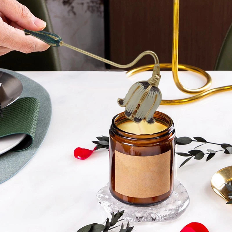 extingueur bougie longue poignée métal fleur stylisée élégant décoration maison cadeau événement