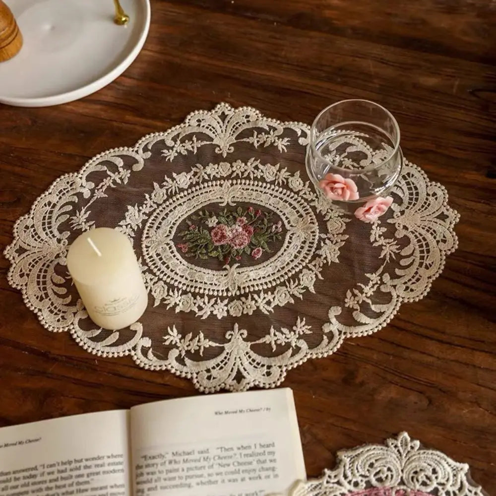 nappes dentelle brodée rose vintage shabby chic semi transparentes motifs floraux blanc beigeclair