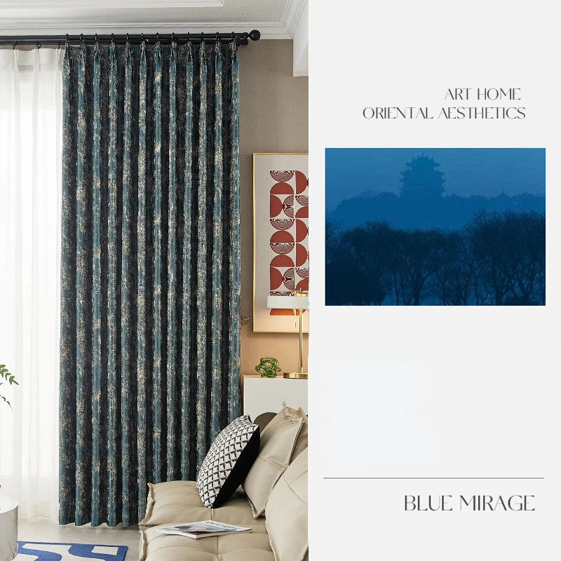 Rideau élégant de style asiatique pour salon moderne, motif en teintes bleues avec touches exotiques. Ajoute une ambiance apaisante et sophistiquée à votre intérieur tout en filtrant la lumière naturelle. Accessoire idéal pour une décoration contemporaine et raffinée.