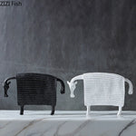 figurines animales vaches résine noir blanc modernes minimalistes décoratives deux image