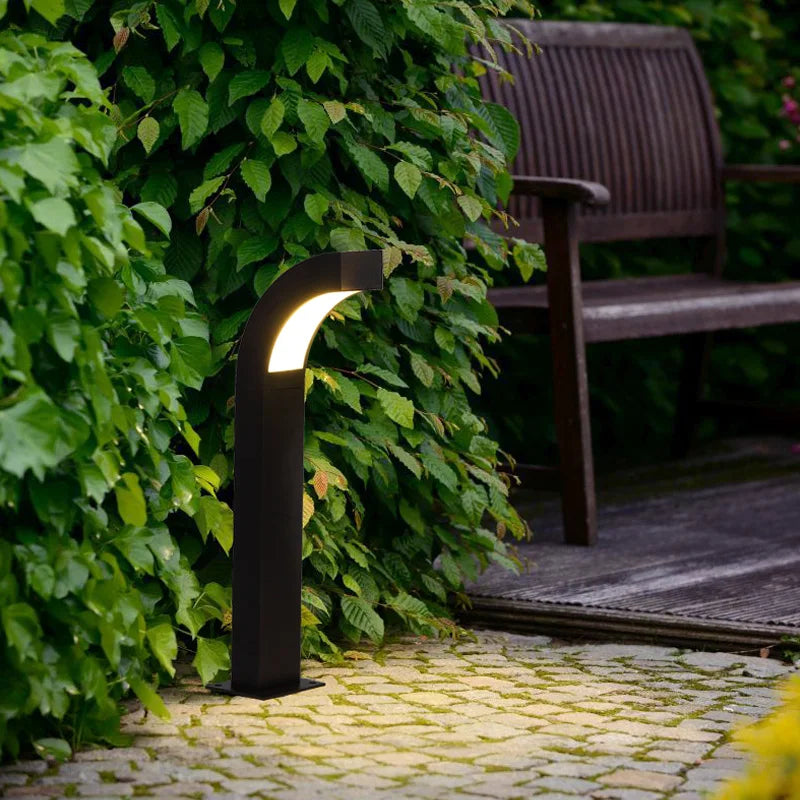 lampe led impermeable moderne noire contemporaine ip65 fixee plaque carrée extérieure jardin villa