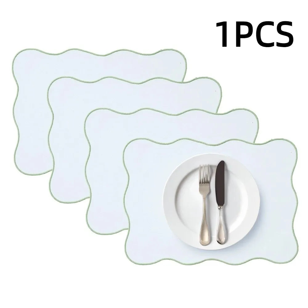 tapis table classique beige marron bleu marine tissé lignes horizontales assiette cuillère couteau