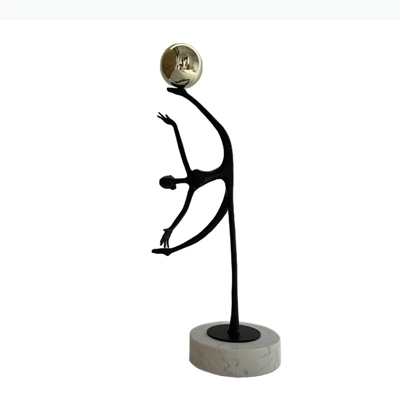 sculpture abstraite moderne danseurs noir boule dorée décoration esthétique minimaliste figure humainestylisée base pierre