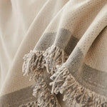 couverture canapé moderne motif géométrique beige gris oreiller décoratif