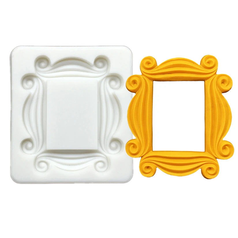 moules silicone gâteaux fondant chocolat blanc jaune motifs cadres volutes texturés baroques