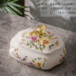 boîte bijoux céramique fleurs papillons dorure blanche bleue rose verte dorée classique