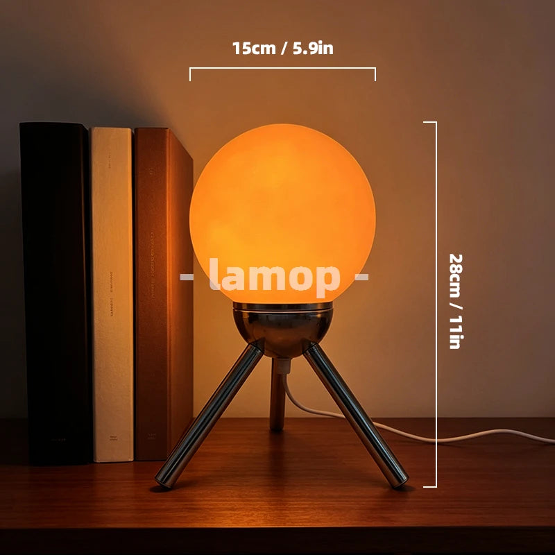 lampe table moderne minimaliste orange sphérique brillante trépied led flux lumineux faible certification rohs