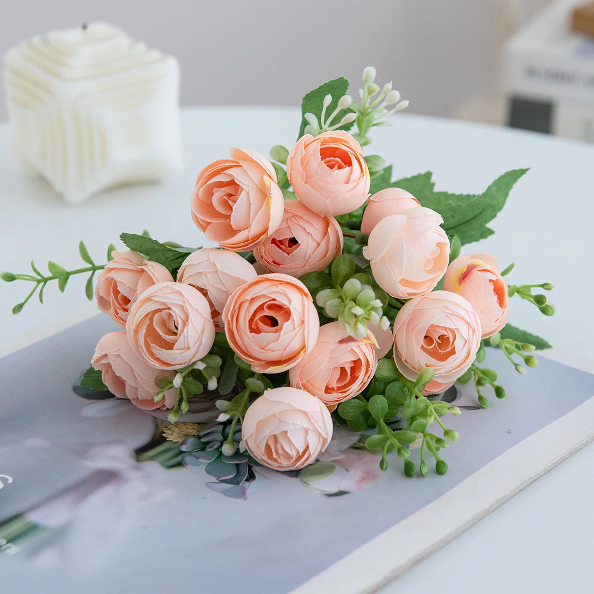 bouquet fleurs artificielles roses simples modernes blanc rose orange violet jaune bleu intérieur mariage
