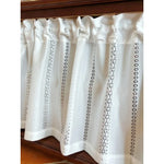 rideau blanc semi transparent broderie fine classique polyester dimensions variées vintage motifs géométriques