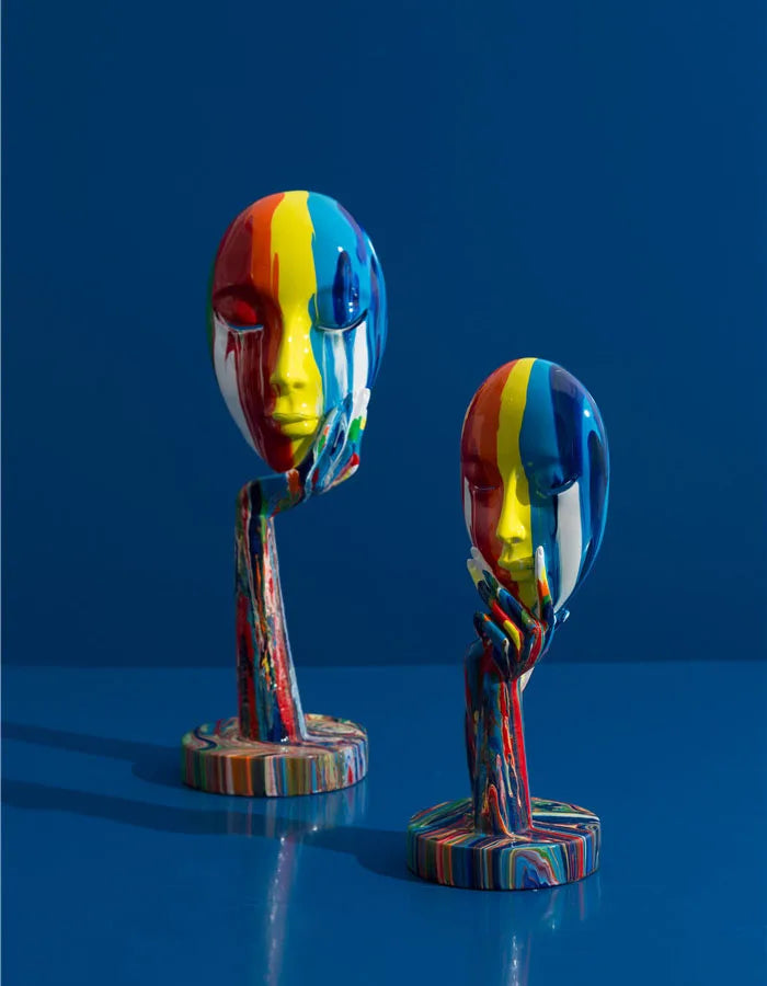 masque abstrait résine couleur vive moderne sculpture décorative expressionniste effets peinture dégoulinante lisse brillante
