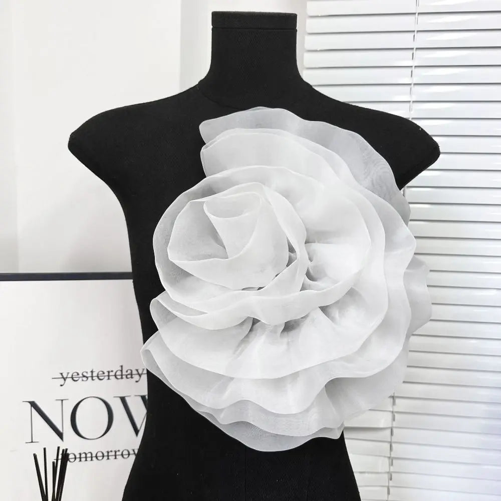 décoration florale moderne élégante organza plissée transparente femme blanc rose violet bleu noir