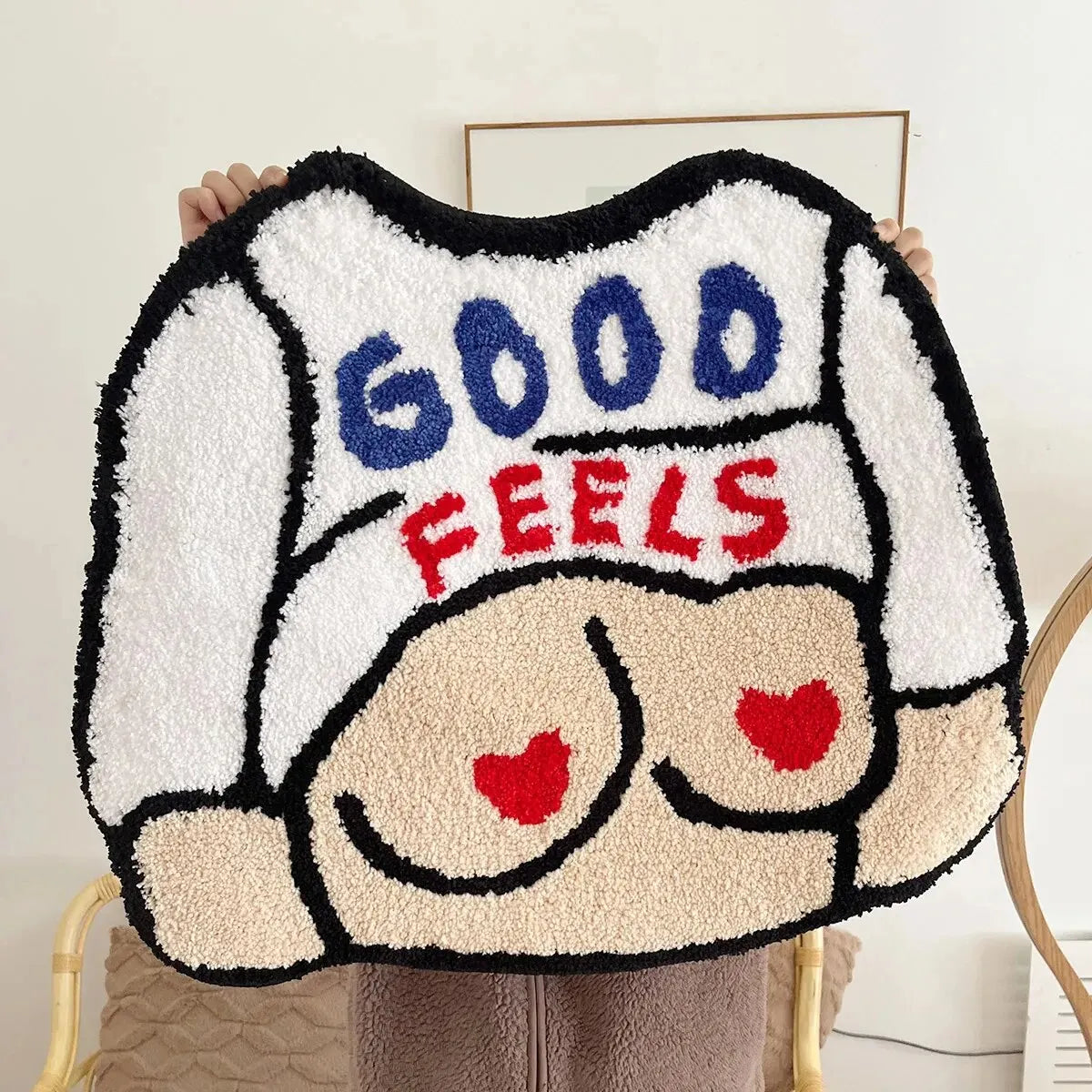 tapis polyester antidérapant dessin buste coeurs GOOD FEELS blanc rouge créatif humoristique maison